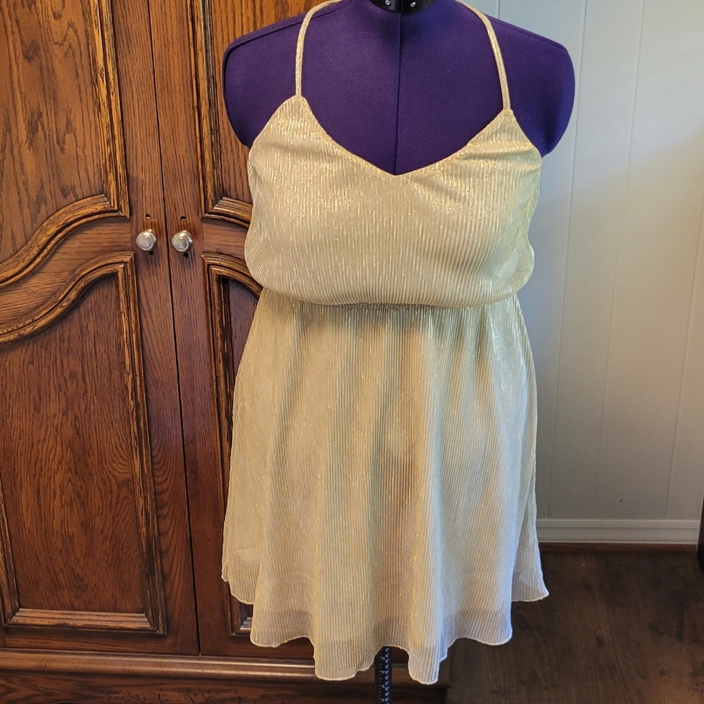 ❣️HP❣️Champagne gold/silver shimmer halter strap flare mini cocktail dress Sz:M